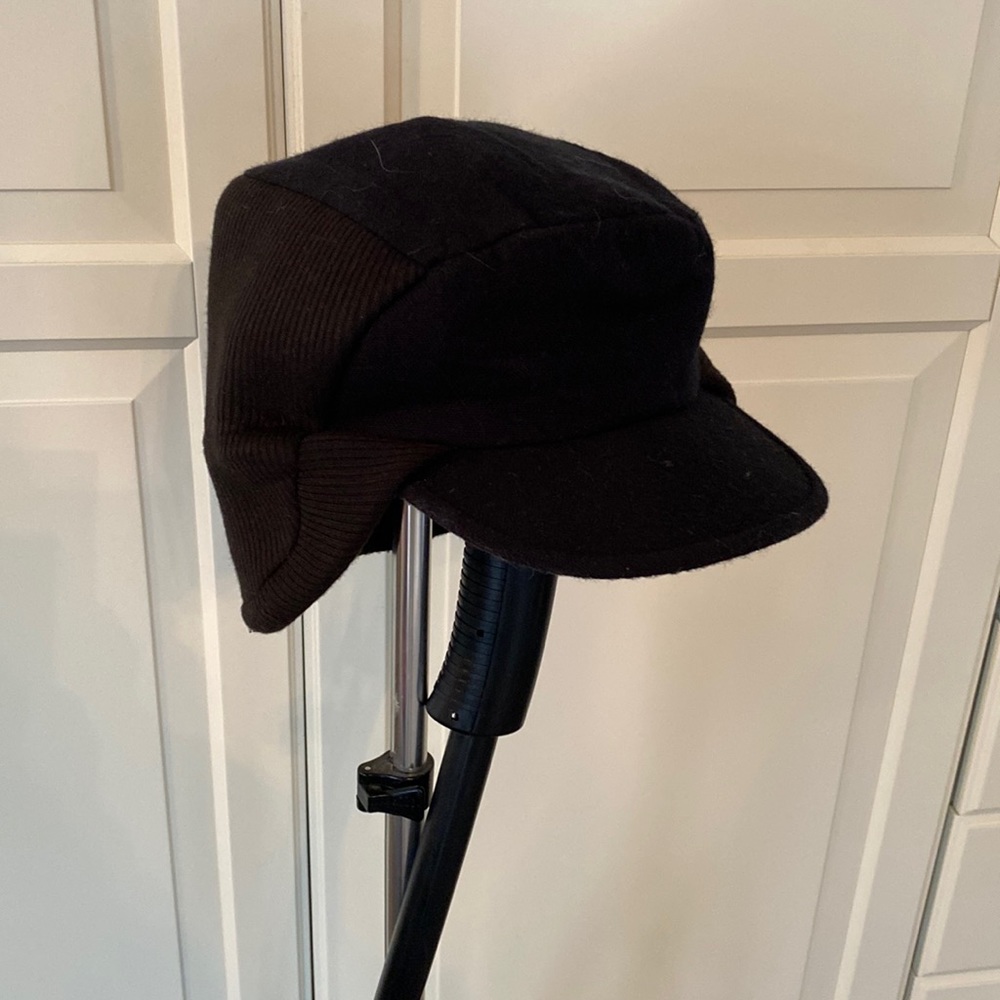 Men’s Dockers school boy hat with bill & ear flaps. Size S/M  great shape